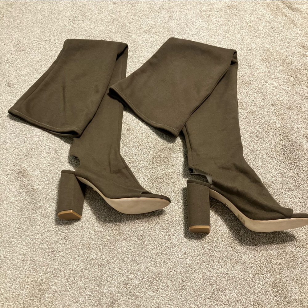 RAYE Revolve Peep Toe Olive Over the Knee Block‎ Heeled Stretch Boots 9.5 NWOB